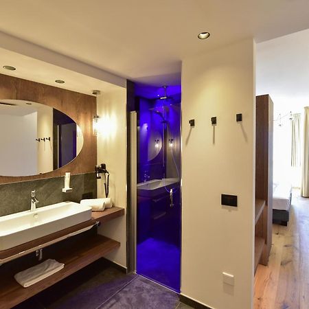 Hotel Goldene Traube Tramin an der Weinstraße Exteriör bild