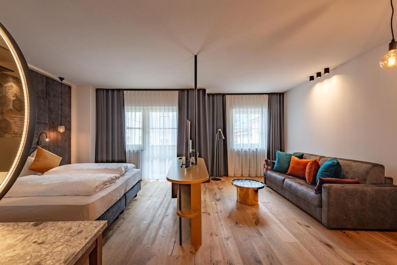 Hotel Goldene Traube Tramin an der Weinstraße Exteriör bild
