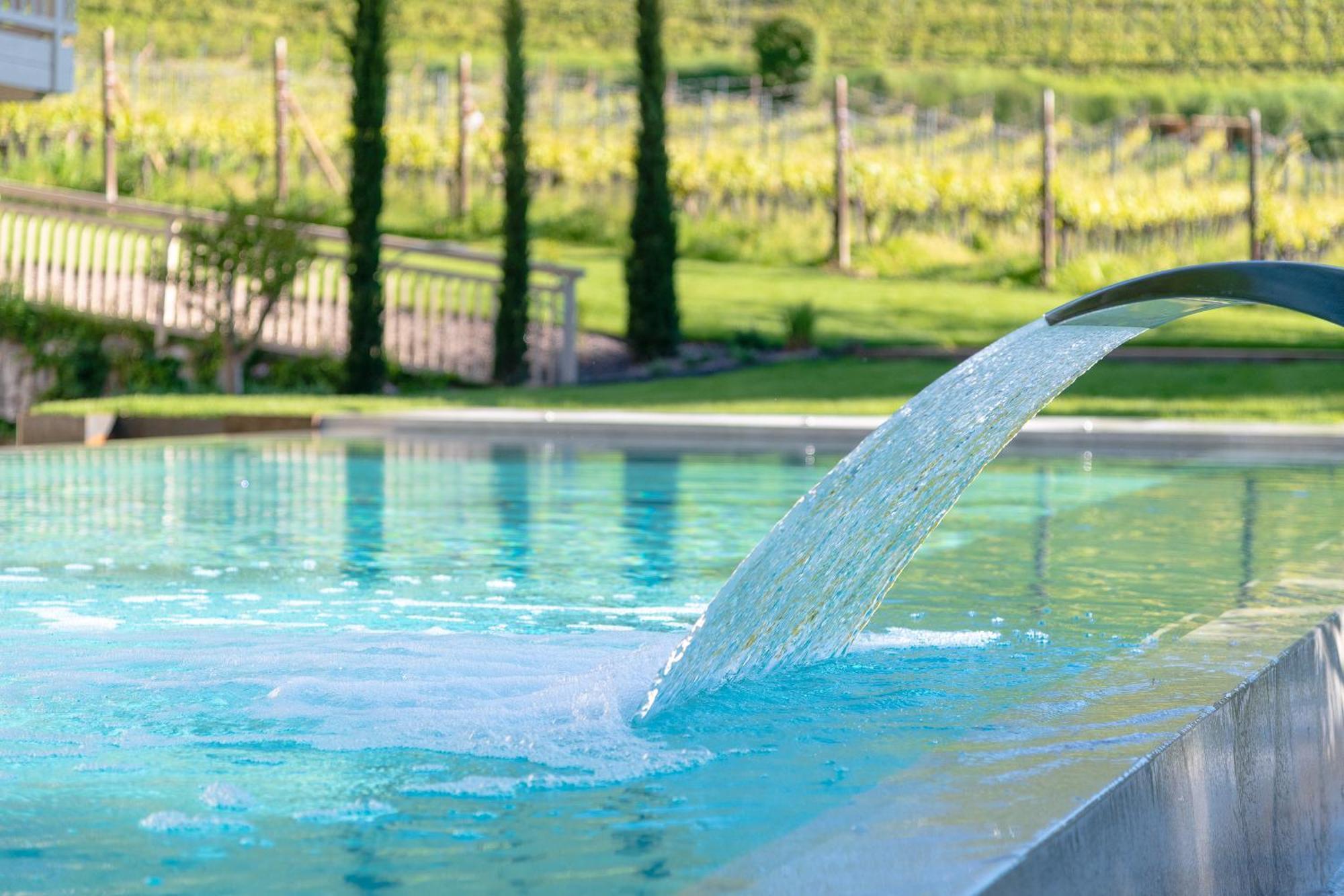 Hotel Goldene Traube Tramin an der Weinstraße Exteriör bild