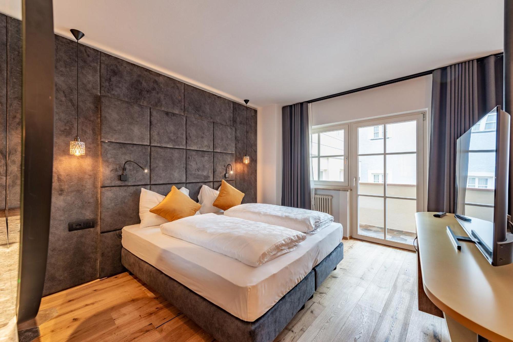 Hotel Goldene Traube Tramin an der Weinstraße Exteriör bild