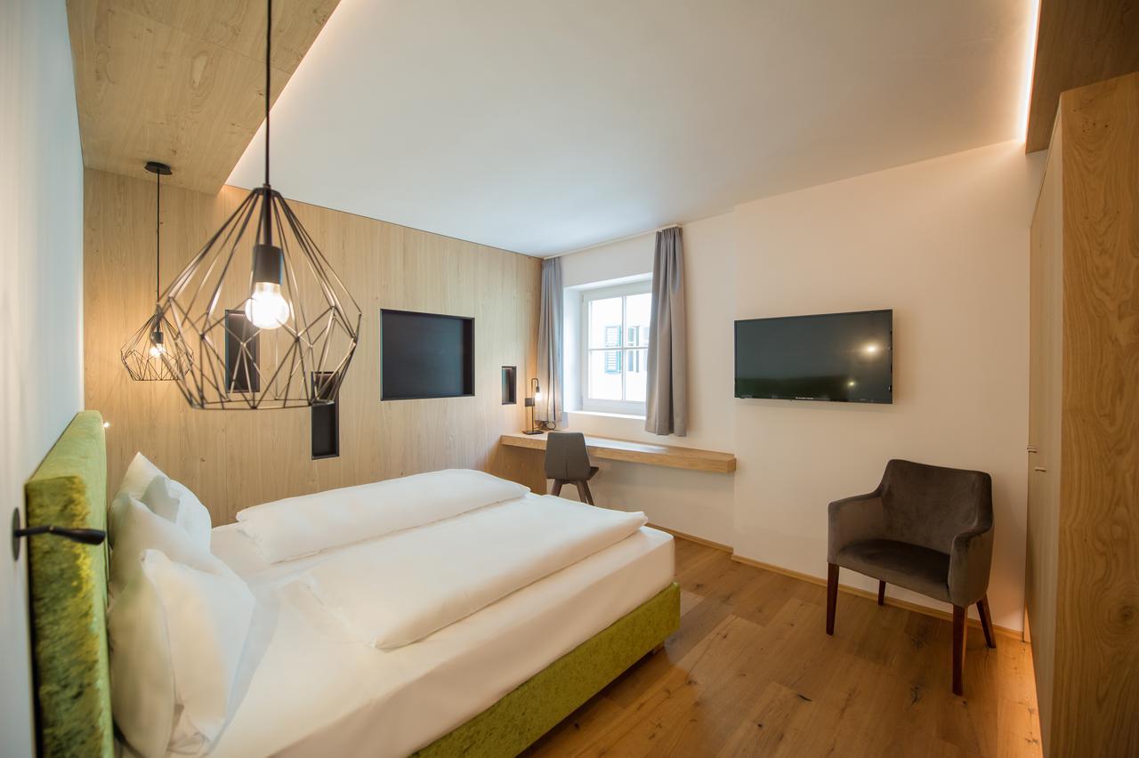 Hotel Goldene Traube Tramin an der Weinstraße Exteriör bild